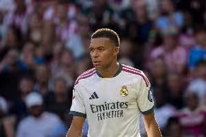 龙赛罗：姆巴佩成不了皇马领袖，他要像C罗劳尔那样以身作则才行